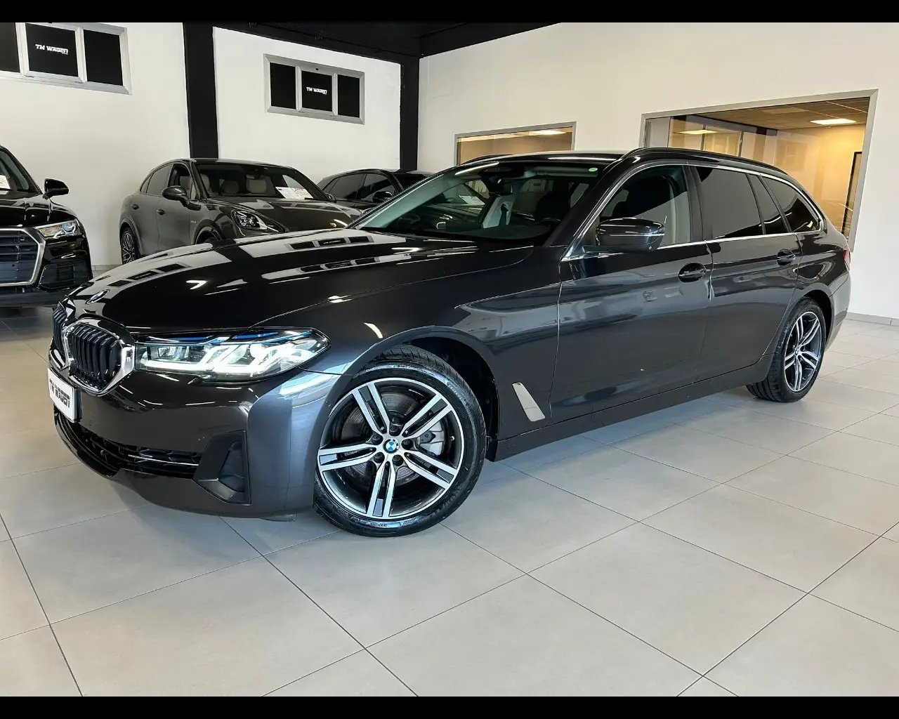 Immagine veicolo BMW Serie 5 520d 48V xDrive Touring Business Elettrica/Diesel